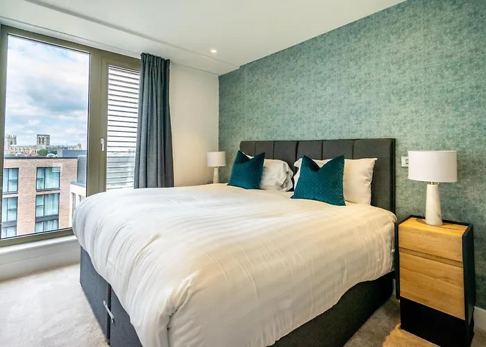 Heights @ Ryedale House דירה *