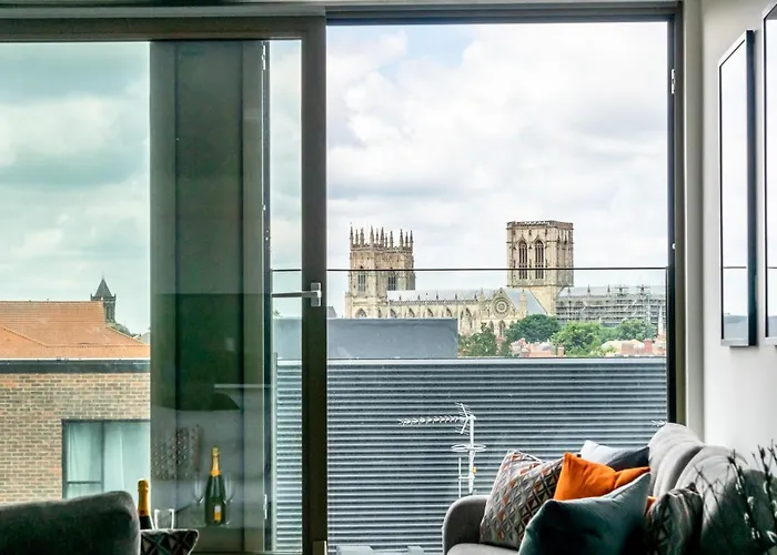 Heights @ Ryedale House דירה יורק