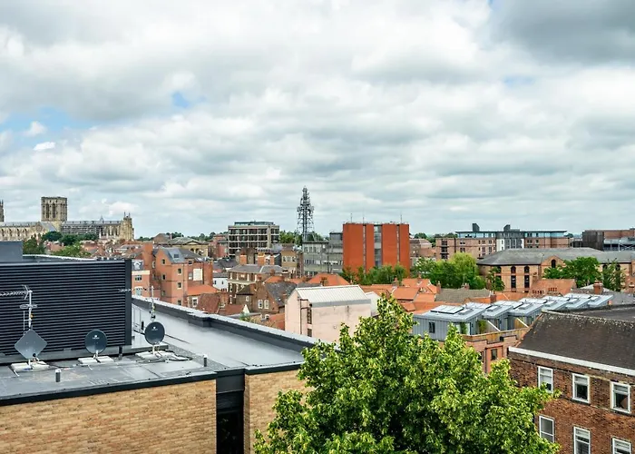 Heights @ Ryedale House * יורק